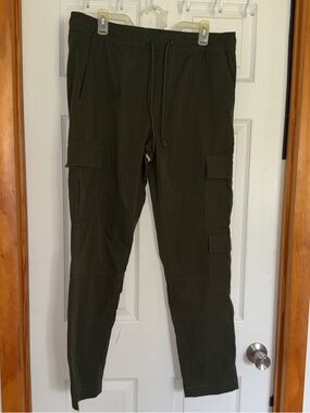 Tahari Men's Dark Olive Cargo Joggers with Drawstring